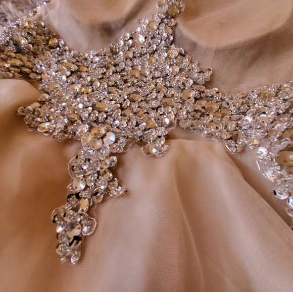 Dress with lots of beads and crystals - Picture 7 of 8